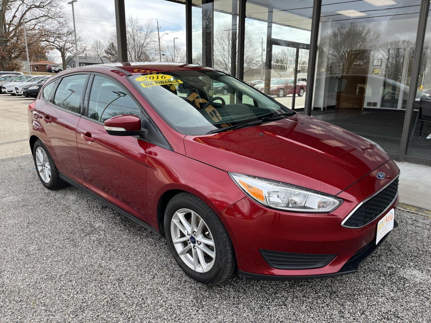 2016 Red Ford Focus SE Hatchback (1FADP3K23GL) , Auto transmission, located at 1633 W Kimberly, Davenport, IA, 52806, (563) 323-5341, 41.559456, -90.598732 - Photo#2