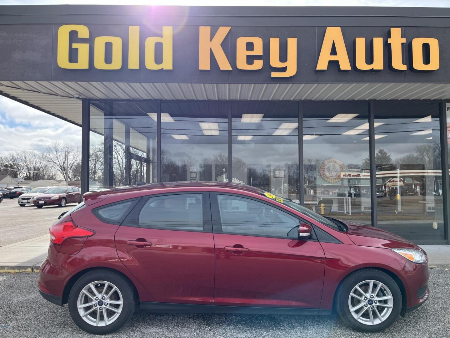 2016 Red Ford Focus SE Hatchback (1FADP3K23GL) , Auto transmission, located at 1633 W Kimberly, Davenport, IA, 52806, (563) 323-5341, 41.559456, -90.598732 - Photo#0