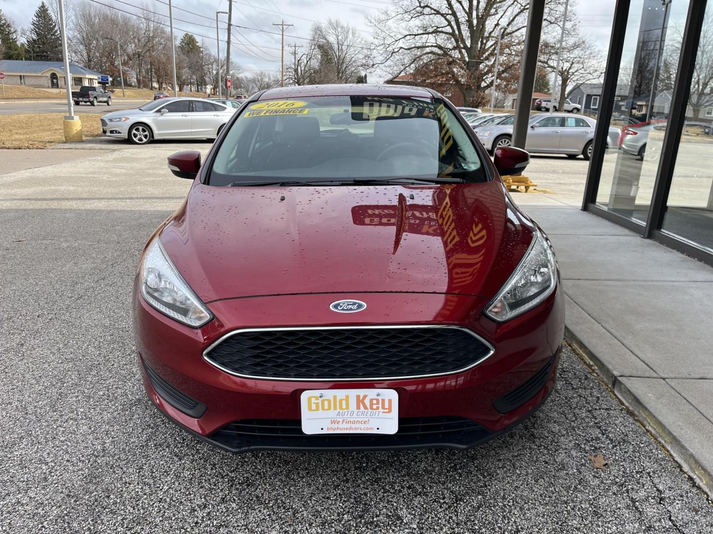 2016 Red Ford Focus SE Hatchback (1FADP3K23GL) , Auto transmission, located at 1633 W Kimberly, Davenport, IA, 52806, (563) 323-5341, 41.559456, -90.598732 - Photo#1