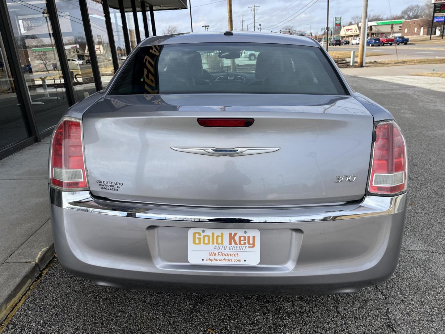 2014 Chrysler 300 RWD (2C3CCAAG2EH) with an 3.6L V6 SOHC 24V engine, 8-Speed Automatic transmission, located at 1633 W Kimberly, Davenport, IA, 52806, (563) 323-5341, 41.559456, -90.598732 - Photo#4