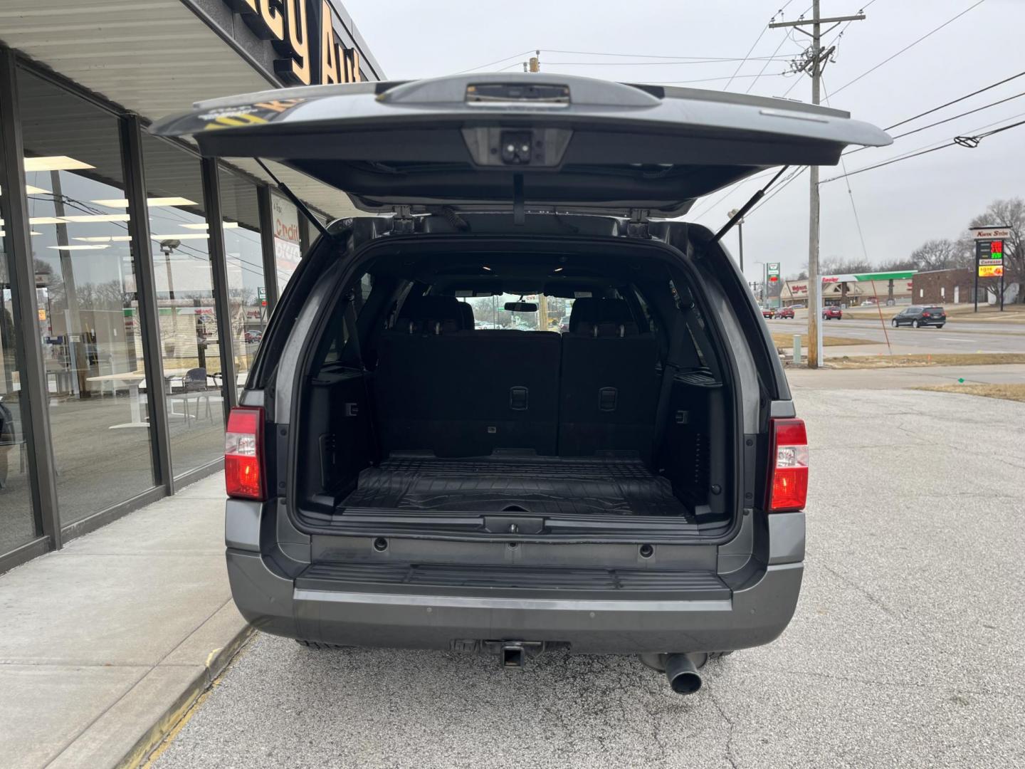 2017 Granite Crystal Met Ford Expedition EL King Ranch 2WD (1FMJK1HT9HE) with an 3.5L V6 DOHC 24V FFV engine, 6A transmission, located at 1633 W Kimberly, Davenport, IA, 52806, (563) 323-5341, 41.559456, -90.598732 - Photo#5