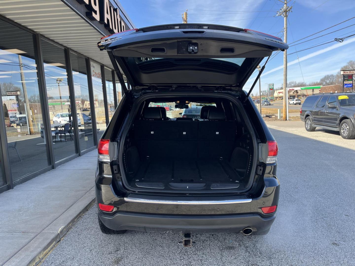 2015 Brilliant Black Crystal Pearlcoat Jeep Grand Cherokee Limited (1C4RJFBG5FC) with an 3L V-6 diesel direct injection engine, located at 1633 W Kimberly, Davenport, IA, 52806, (563) 323-5341, 41.559456, -90.598732 - Photo#5