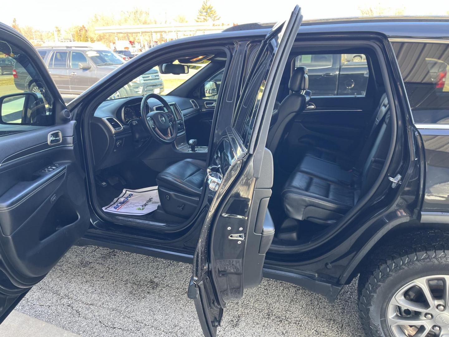 2015 Brilliant Black Crystal Pearlcoat Jeep Grand Cherokee Limited (1C4RJFBG5FC) with an 3L V-6 diesel direct injection engine, located at 1633 W Kimberly, Davenport, IA, 52806, (563) 323-5341, 41.559456, -90.598732 - Photo#8