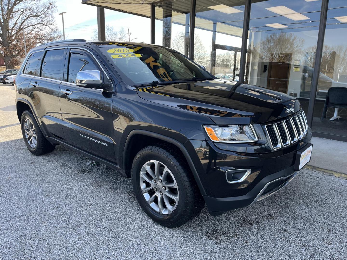 2015 Brilliant Black Crystal Pearlcoat Jeep Grand Cherokee Limited (1C4RJFBG5FC) with an 3L V-6 diesel direct injection engine, located at 1633 W Kimberly, Davenport, IA, 52806, (563) 323-5341, 41.559456, -90.598732 - Photo#2