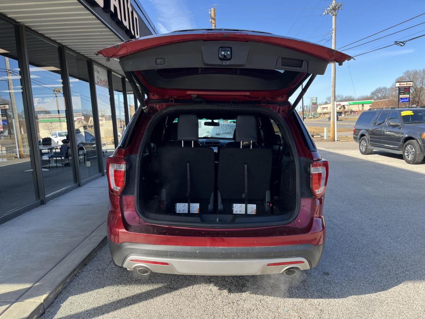 2017 Ruby Red Metallic Tinted Clearcoat Ford Explorer XLT (1FM5K8D82HG) with an 3.5L V-6 DOHC engine, located at 1633 W Kimberly, Davenport, IA, 52806, (563) 323-5341, 41.559456, -90.598732 - Photo#5