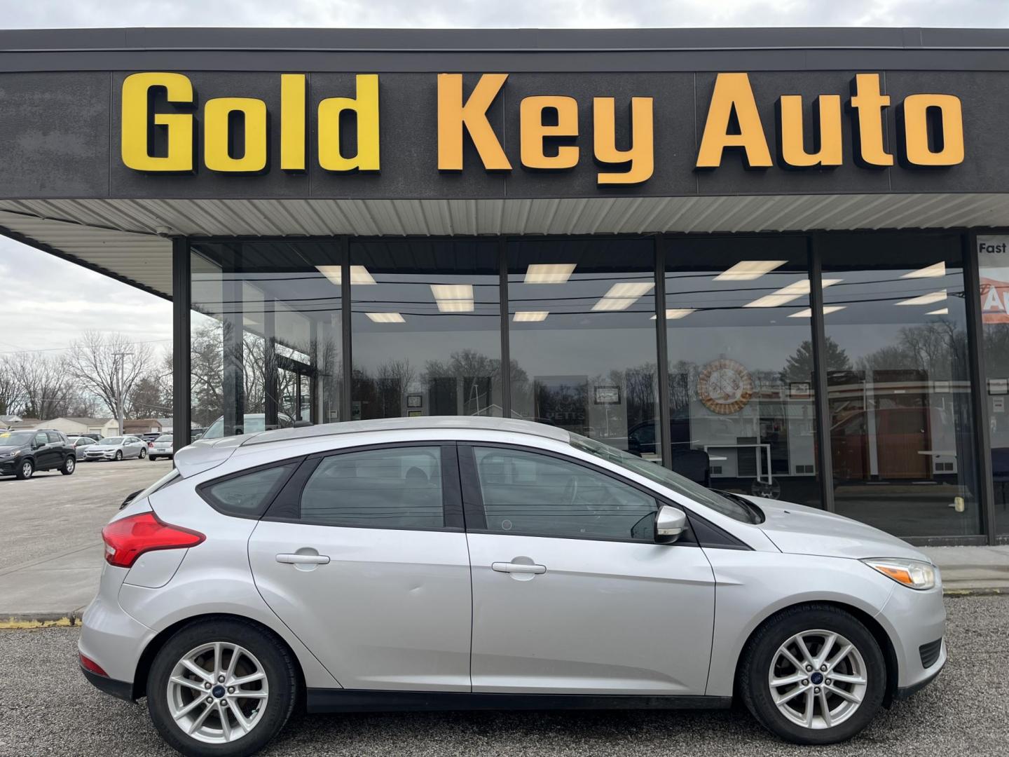 2015 Ingot Silver Ford Focus SE (1FADP3K22FL) with an EcoBoost 1L I-3 gasoline direct injection engine, located at 1633 W Kimberly, Davenport, IA, 52806, (563) 323-5341, 41.559456, -90.598732 - Photo#0